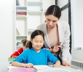 Learning support therapist guiding children during session